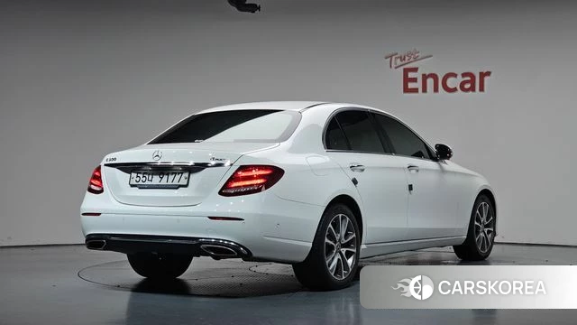 Mercedes-Benz E-Class W213 2019 Белый из Кореи