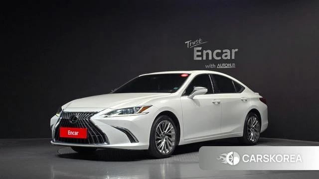 Lexus ES300h 7th generation 2022 Белый из Кореи