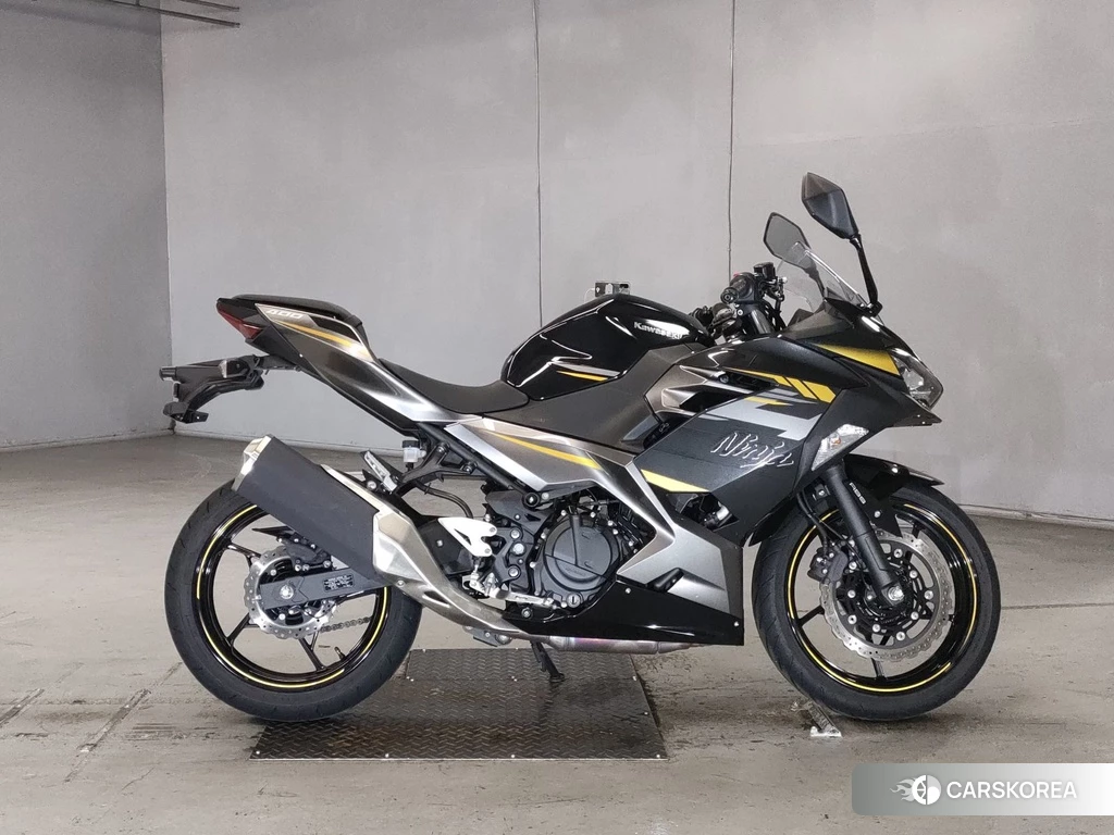 Проданный Kawasaki NINJA 400 2023 из Японии