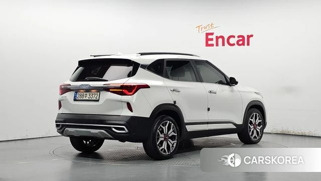 Kia Seltos 2022 Белый из Кореи