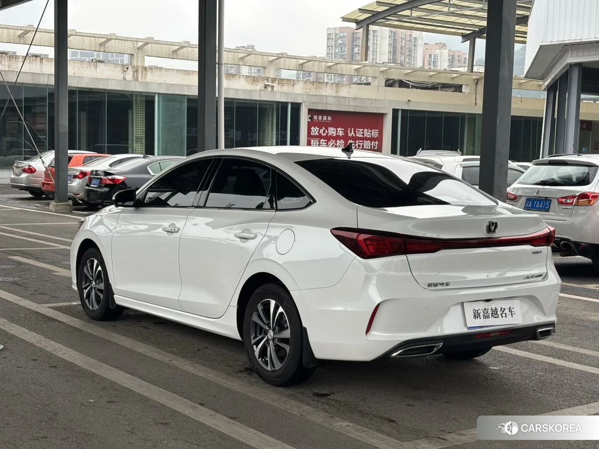 Chang'an Yidong 2023 Белый из Китая