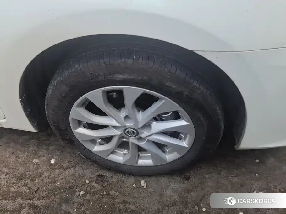 Nissan Sylphy 2025 Белый из Китая