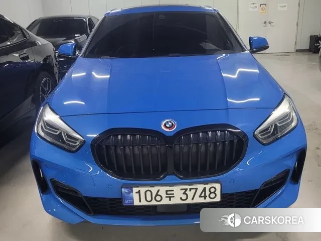 BMW 1 Series (F40) 2023 Небесно-голубой из Кореи