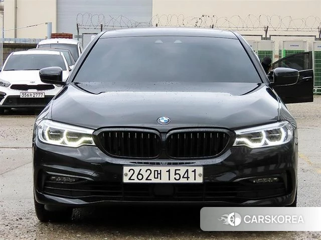 BMW 5 Series (G30) 2019 Черный из Кореи