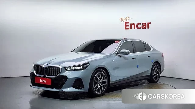 BMW 5 Series (G60) 2024 Светло-серебряный цвет из Кореи