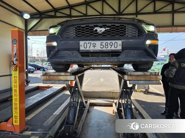 Ford Mustang 2018 Черный из Кореи