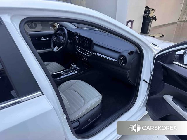 Kia K3 2023 Белый из Китая