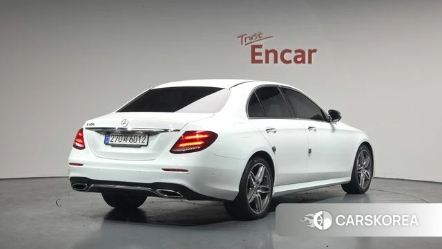 Mercedes-Benz E-Class W213 2018 Белый из Кореи