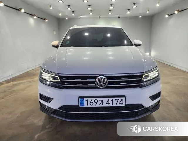 Volkswagen Tiguan second Generation 2020 Белый из Кореи