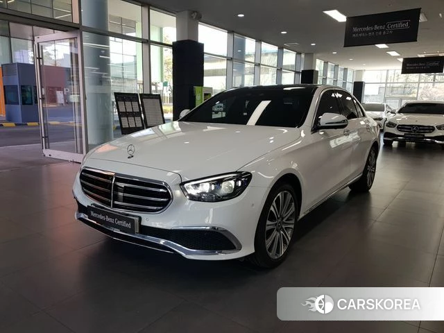 Mercedes-Benz E-Class W213 2021 Белый из Кореи