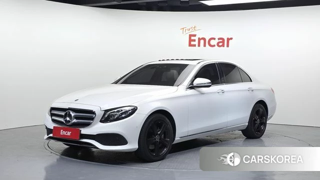 Mercedes-Benz E-Class W213 2018 Белый из Кореи