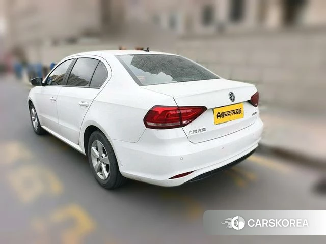 Volkswagen Lavida 2023 Белый из Китая