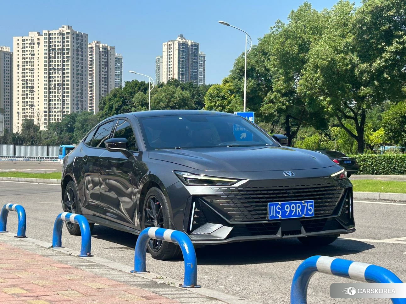 Chang'an UNI-V 2022 Серебристо-серый из Китая