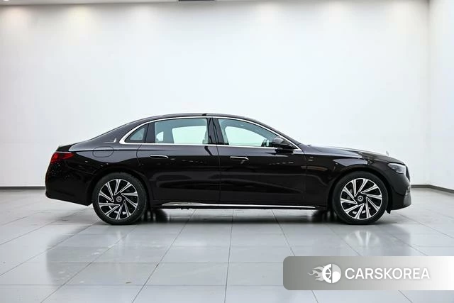 Mercedes-Benz E-class 2024 Красный из Китая
