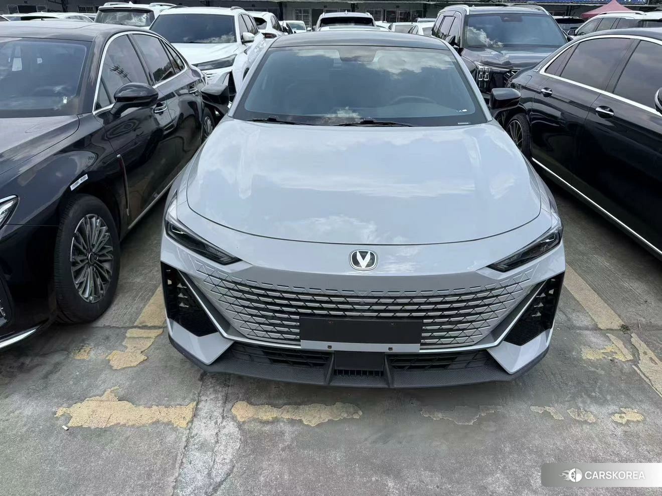 Chang'an UNI-V 2022 Серебристо-серый из Китая