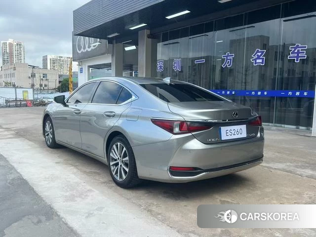 Lexus ES 2021 Серебристо-серый из Китая