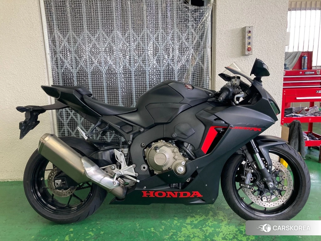 Проданный Honda CBR1000RR 2017 из Японии