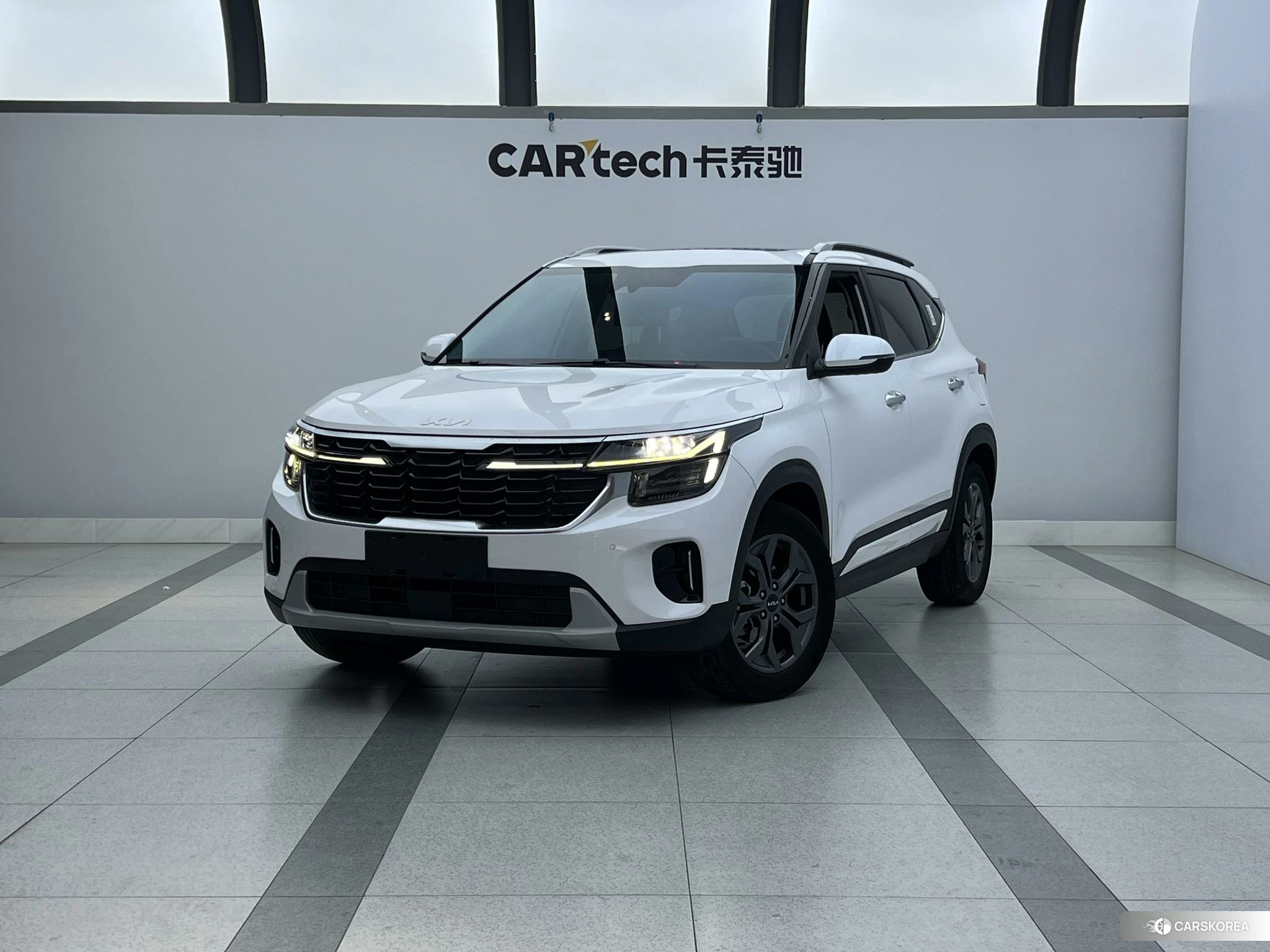 Kia Seltos 2023 Белый из Китая