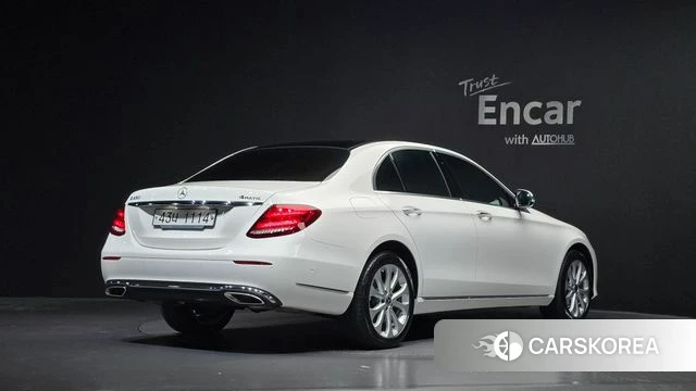 Mercedes-Benz E-Class W213 2019 Белый из Кореи