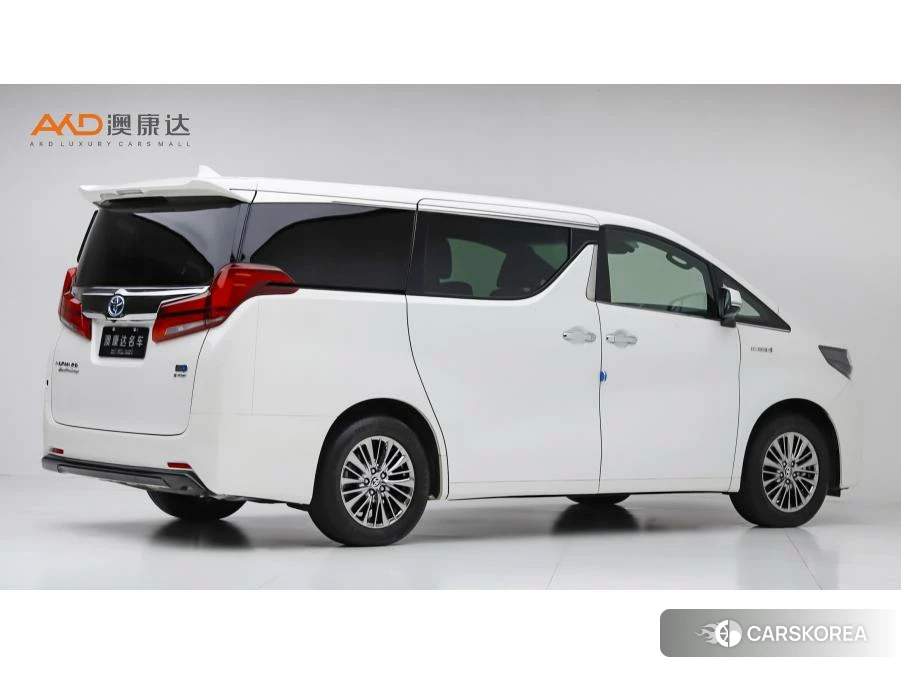 Toyota Elfa 2021 Белый из Китая