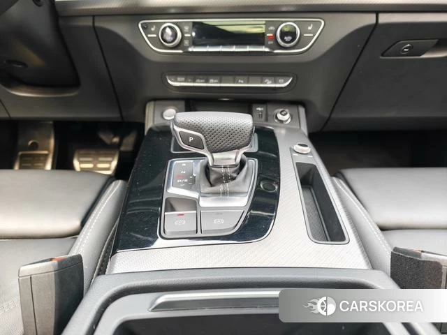 Audi Q5L 2024 Черный из Китая