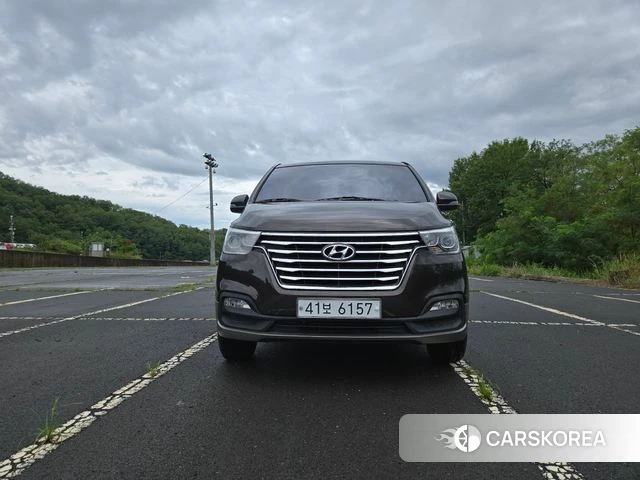 Hyundai The New Grand Starex 2018 Серебряный двухцветный из Кореи