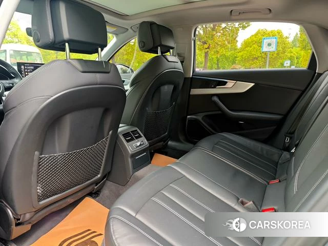 Audi A4L 2022 Темно-серый из Китая