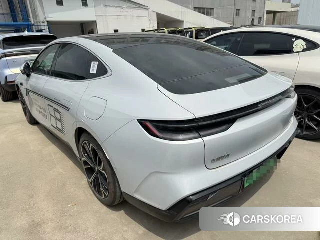 Geely Galaxy Galaxy E8 2025 Серебристо-серый из Китая