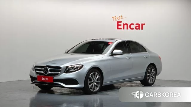 Mercedes-Benz E-Class W213 2018 Серебристо-серый из Кореи