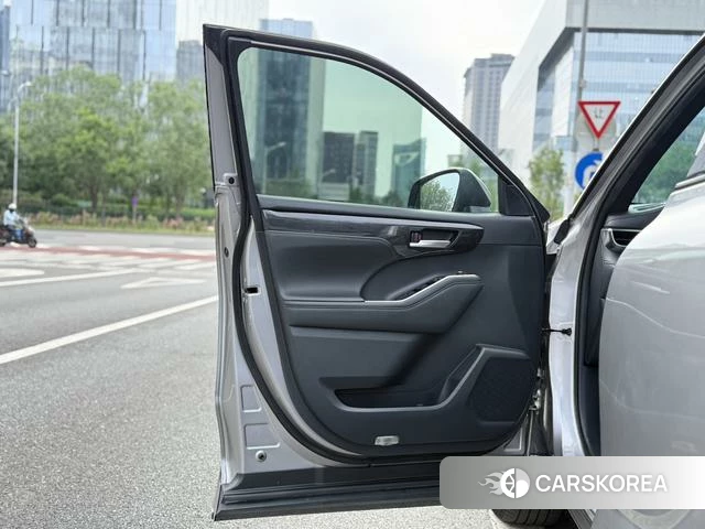 Toyota Crown Lufang 2023 Темно-серый из Китая