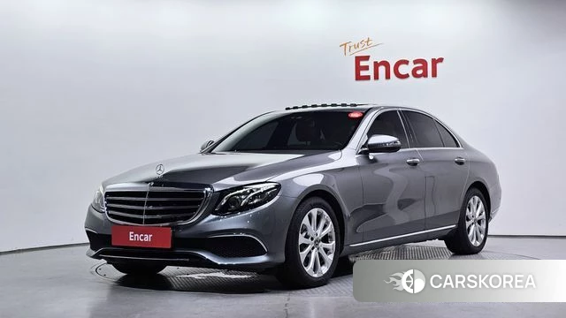 Mercedes-Benz E-Class W213 2019 Серебристо-серый из Кореи