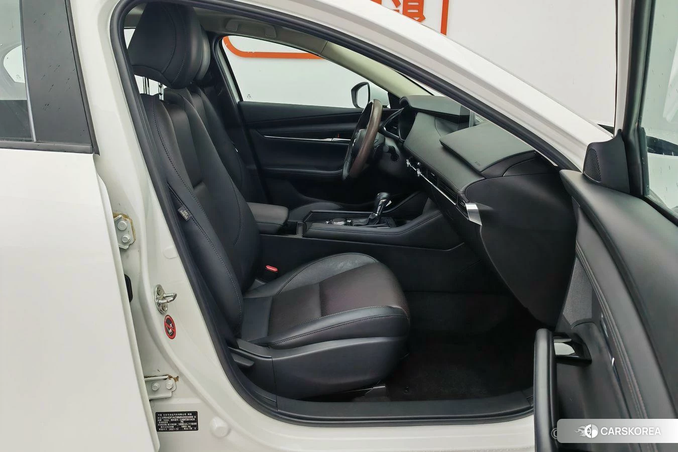 Mazda 3 2021 Белый из Китая