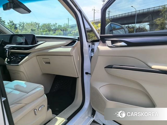 Buick GL8 2023 Белый из Китая