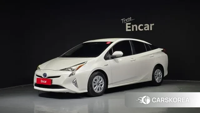 Toyota Prius 4th Generation 2018 Белый из Кореи