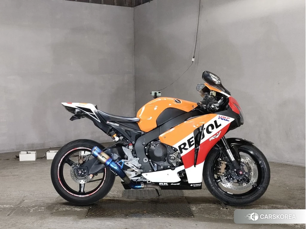 Проданный Honda CBR1000RR 2010 из Японии