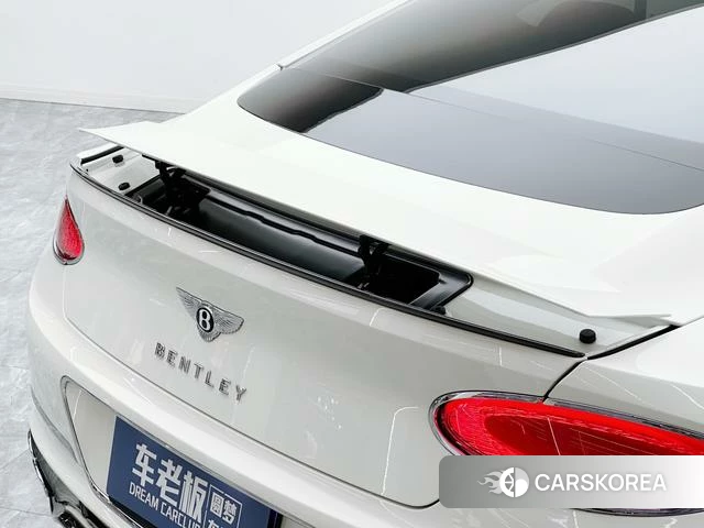 Bentley Continental 2021 Белый из Китая