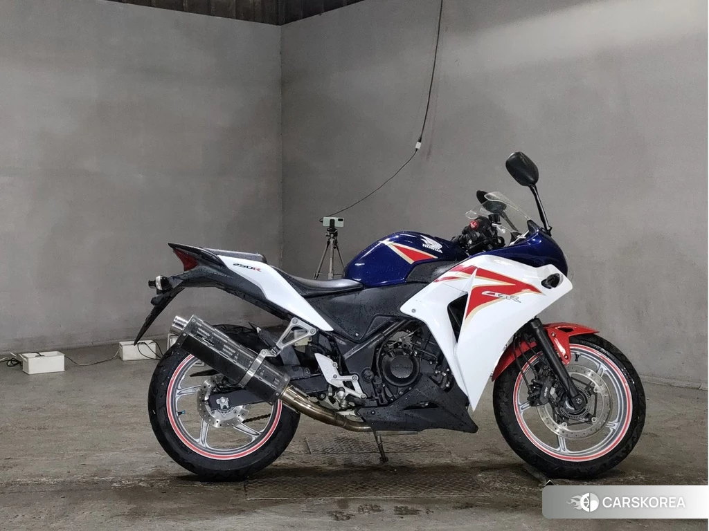 Проданный Honda CBR250R 2011 из Японии, фото 2