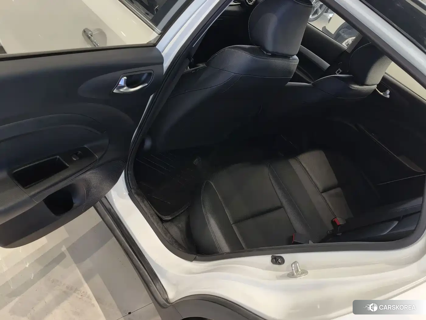 Kia KX1 2022 Белый из Китая