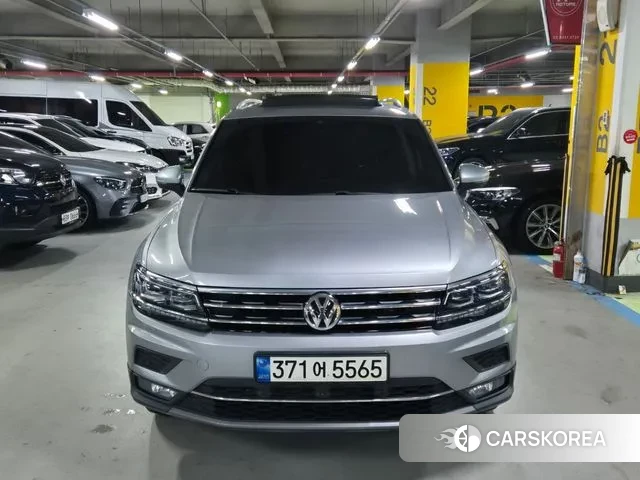 Volkswagen Tiguan Allspace 2020 Серебряный из Кореи