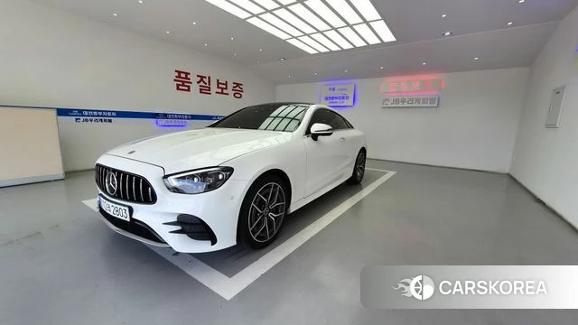 Mercedes-Benz E-Class W213 2023 Белый из Кореи