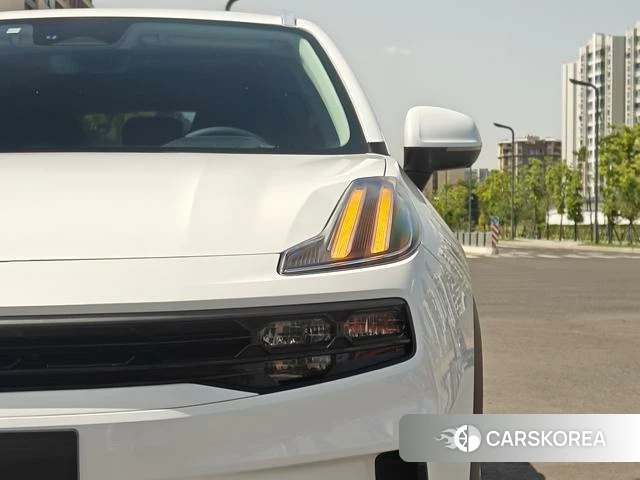 Lynk 06 EM-P 2023 Белый из Китая