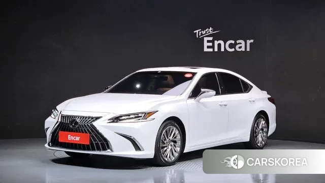 Lexus ES300h 7th generation 2023 Белый из Кореи