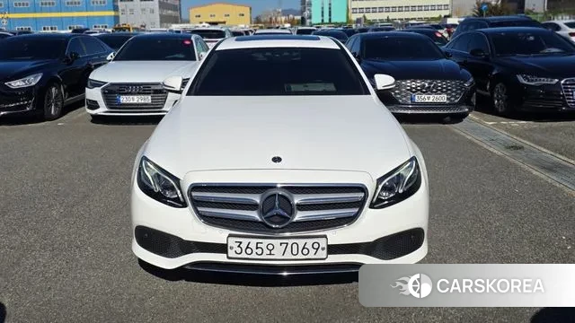 Mercedes-Benz E-Class W213 2018 Белый из Кореи