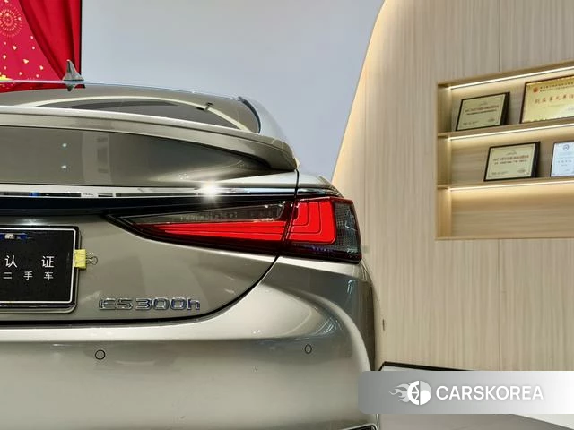 Lexus ES 2021 Серебристо-серый из Китая