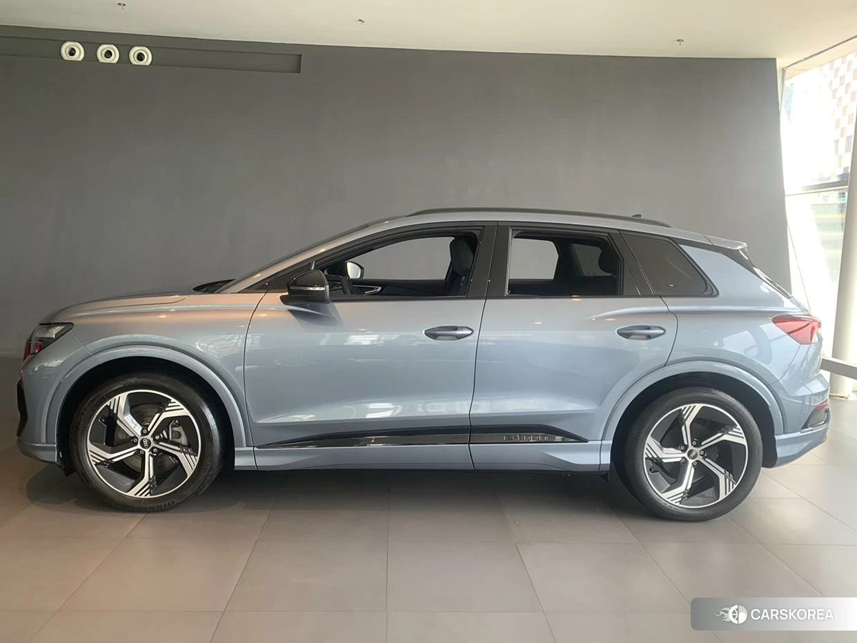 Audi Q4 e-tron 2023 Синий из Китая