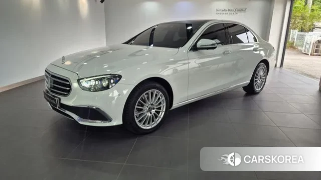 Mercedes-Benz E-Class W213 2021 Белый из Кореи