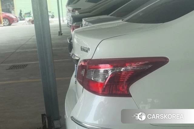 Nissan Xuan Yi 2024 Белый из Китая