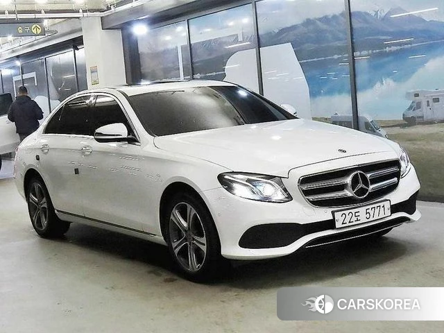 Mercedes-Benz E-Class W213 2018 Белый из Кореи