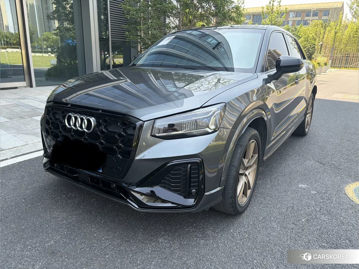 Audi Q2L 2021 Темно-серый из Китая