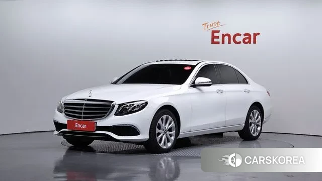 Mercedes-Benz E-Class W213 2018 Белый из Кореи